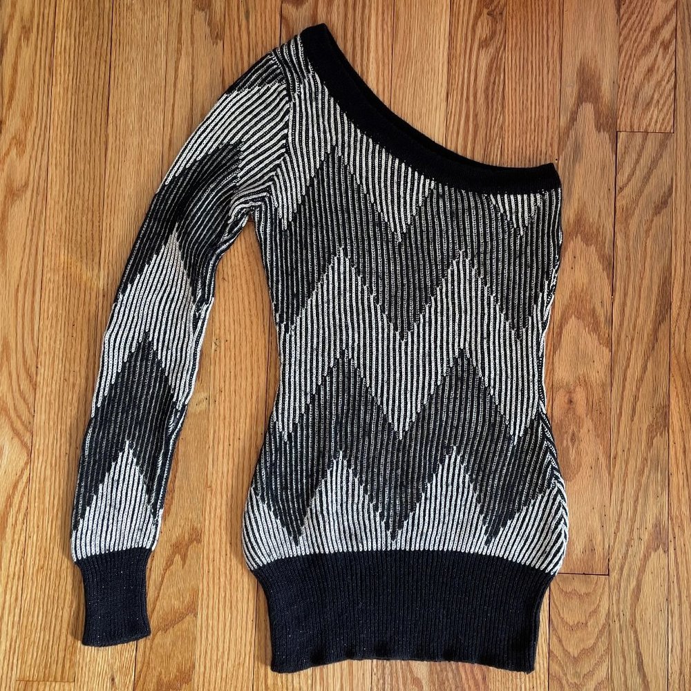 Arden B Black and Gold Shimmer One Shoulder Sweater Size Extra Small